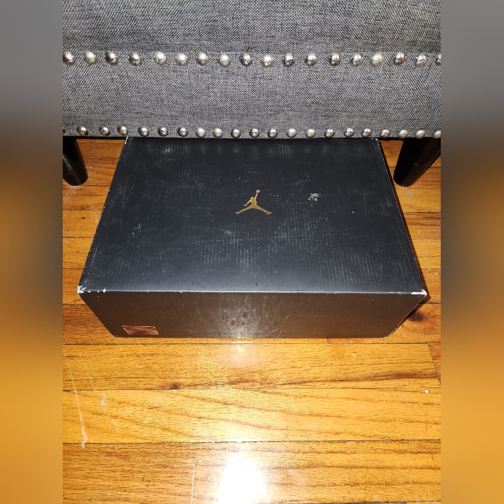 Jordan Retro 11 Empty Box - Picture 3 of 7
